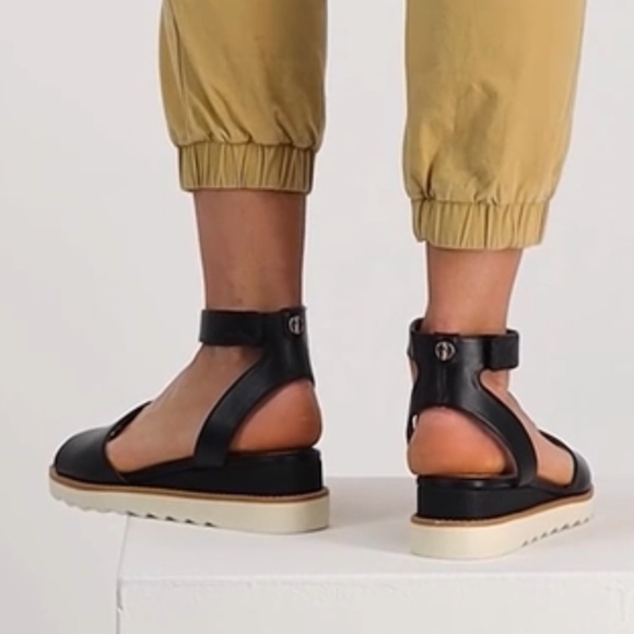 New Giani Bernini Women's Constancia Ankle Strap Wedge Sandals- Black - Picture 2 of 3